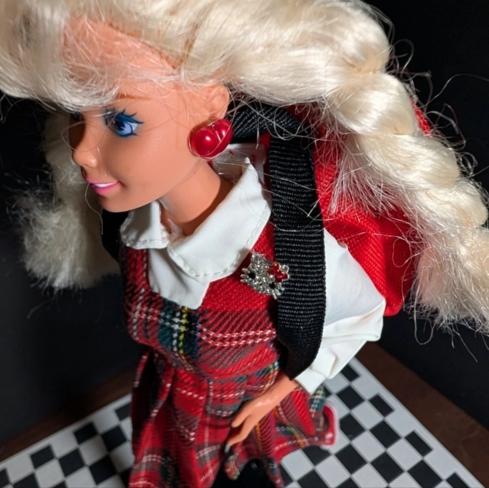 *FINAL PRICE UNLESS BUNDLED Vintage Restyled 90's School Girl Dressed Barbie - Picture 3 of 8
